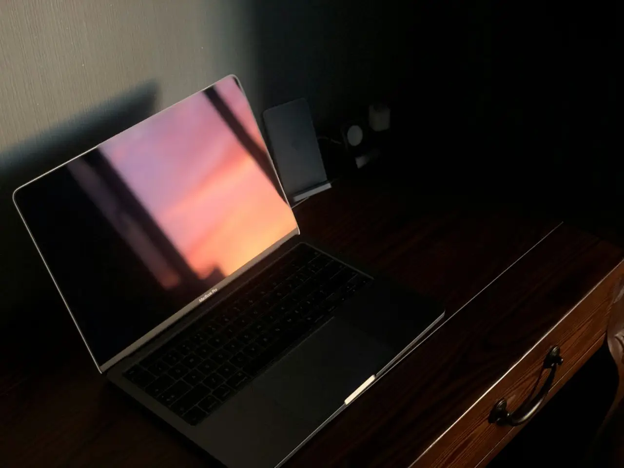 Laptop zur Vereinsarbeit in einem modernen Verein