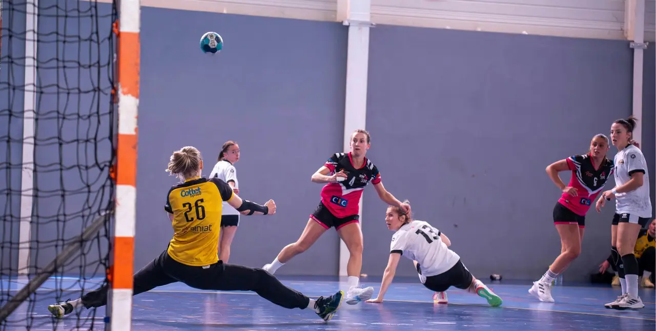 Handballteam spielt Handball