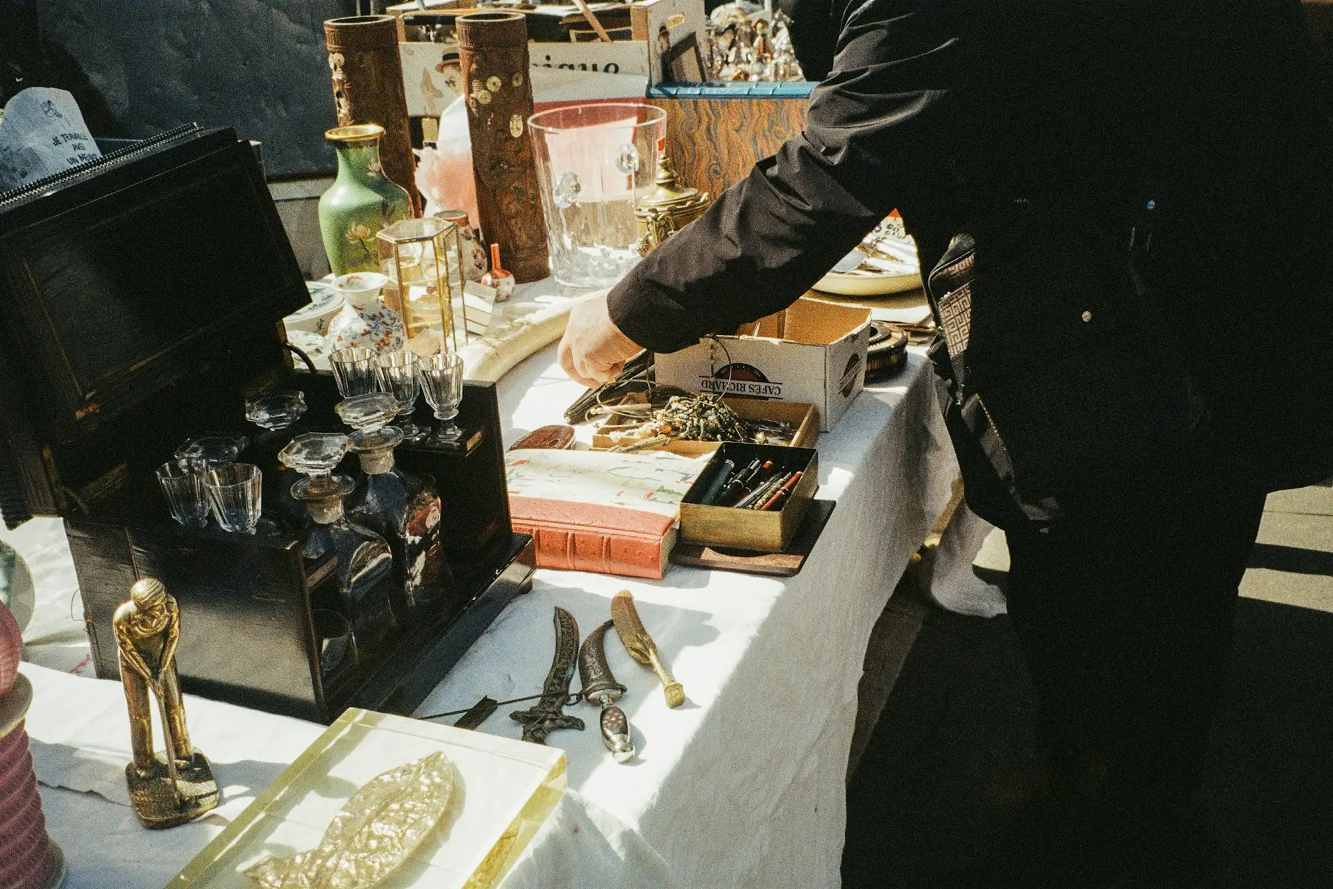 How to Run a Silent Auction: In-Person and Online Guide
