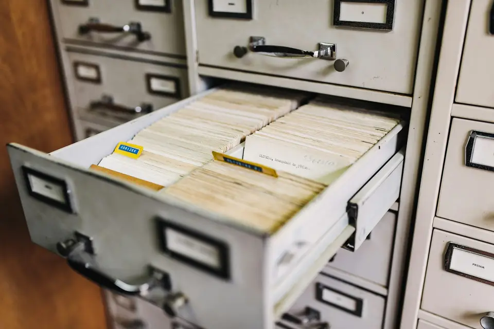 Filing cabinet drawer with folders
