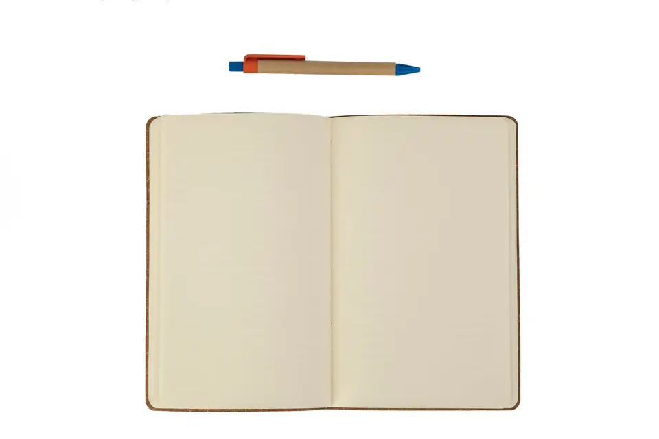 Offenes Notizbuch mit linierten Seiten und Kugelschreiber