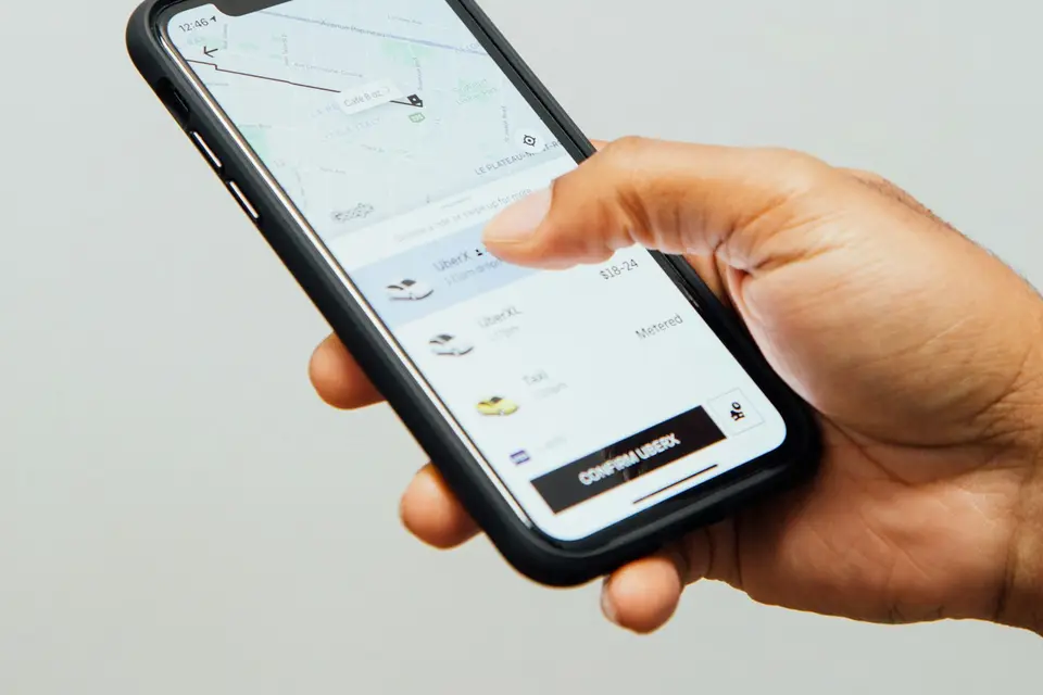 Person holding a phone