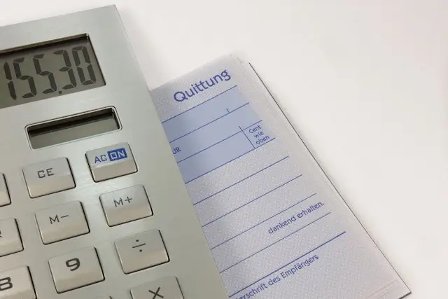 Taschenrechner Quittung auf einer Spendenbescheinigung