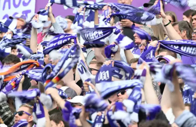 VfL Osnabrück fans waving scarves